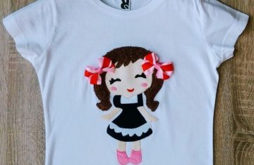 Camiseta customizada para niña