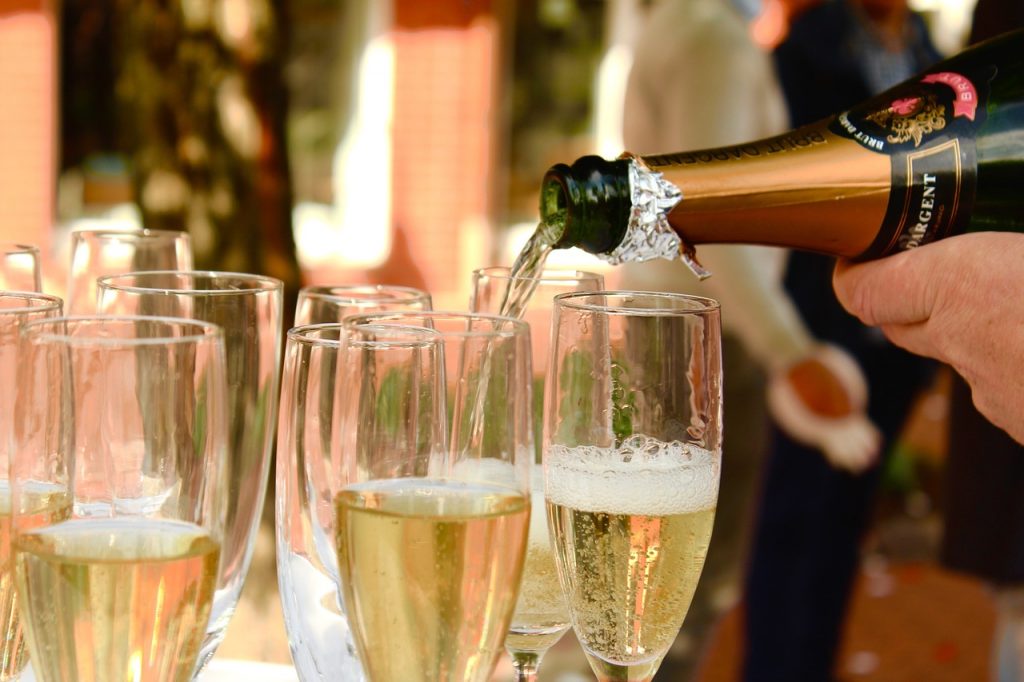 celebración con cava y champagne