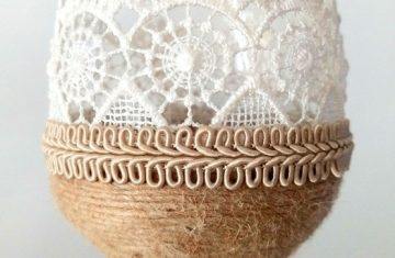 Detalle copa decorada hecha a mano blonda guipur