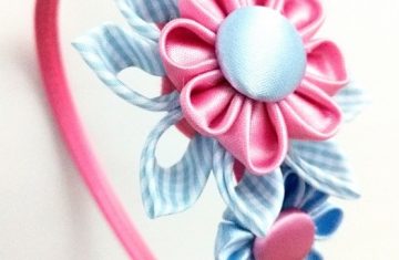 Diadema kanzashi rosa celeste hecha a mano