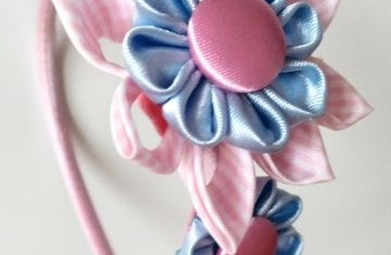 Diadema kanzashi artesanal doble flor rosa celeste