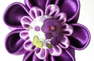 flor kanzashi hecha a mano tejido estampado morado