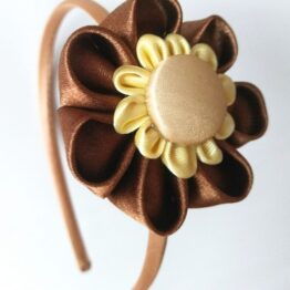 diadema kanzashi hecha a mano marrón amarilla