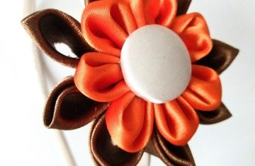 diadema kanzashi hecha a mano marrón y naranja