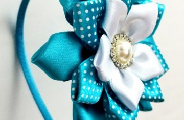 diadema hecha a mano kanzashi de pétalos azul blanco y topos