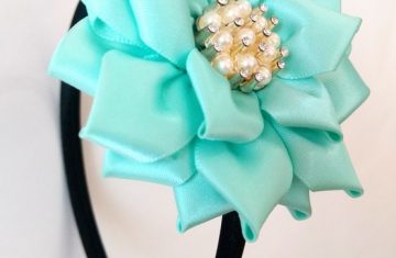 Diadema hecha a mano kanzashi aguamarina