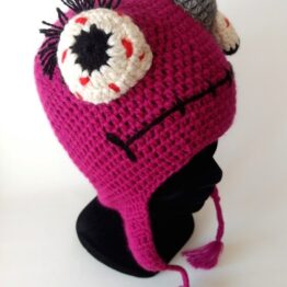 Gorro lana alpaca artesanal monstruo morado
