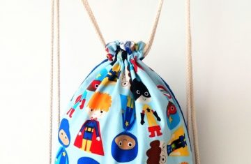 Mochila reversible superhéroe hecha a mano
