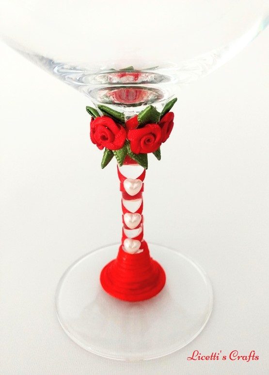 detalles copa decorada hecha a mano corazones perla