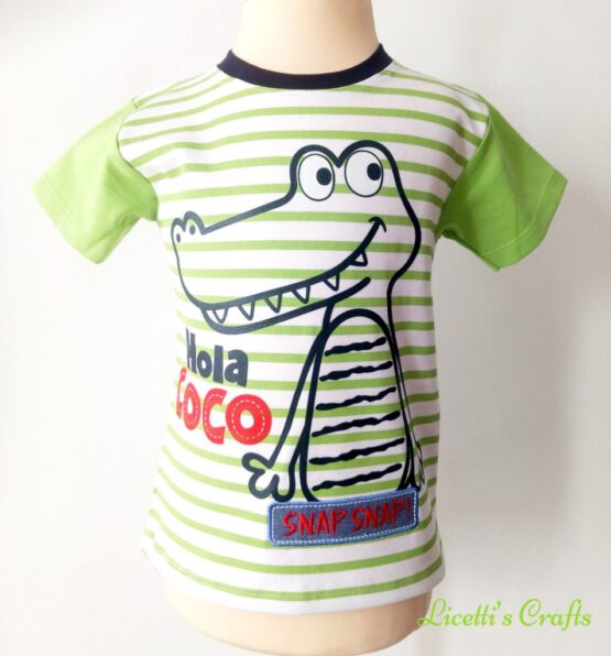 Camiseta cocodrilo con púas en la espalda de algodón pima en verde y azul