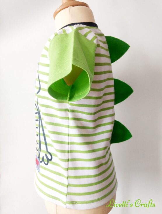 Detalle costado camiseta algodón pima con púas de cocodrilo