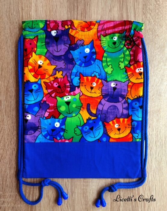 Mochila con forro gatos multicolor