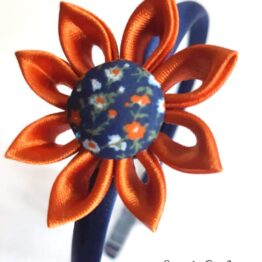 Diadema infantil "Pétalos naranjas botón floral"