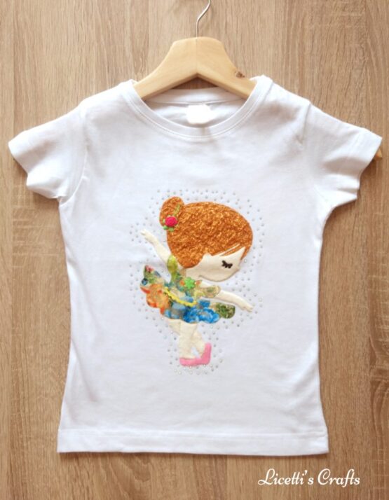 camiseta manga corta con bailarina en relieve hecha a mano