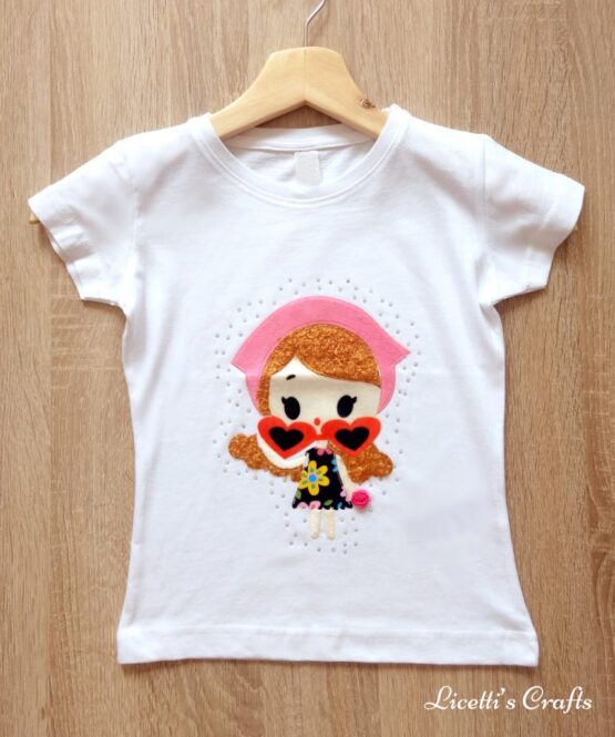 camiseta manga corta hecha a mano con muñeca en relieve