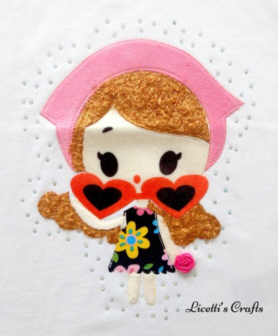 muñeca con gafas en relieve hecho a mano con pelo para camiseta