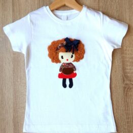 camiseta manga corta con muñeca en relieve lazo azul