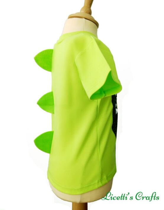 Costado camiseta cocodrilo con púas