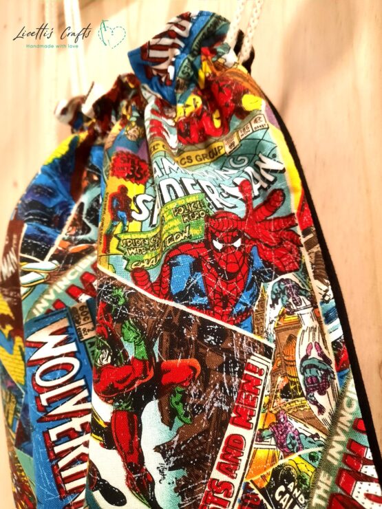 detalle mochila cuerdas comics marvel