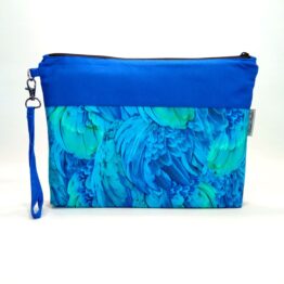 Bolso de mano clutch plumaje azulón