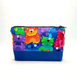Estuche grande gatos multicolor morado