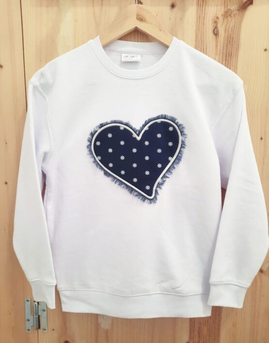 sudadera corazon bordado grande