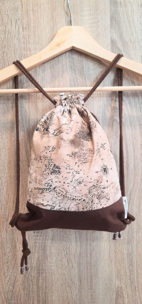 mochila cuerdas mapa tierra media