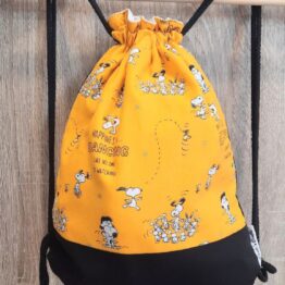 mochila cuerdas snoopy amarillo