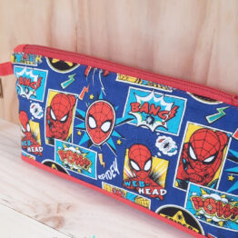 Estuche escolar de Spiderman. Hecho a mano con telas de buena calidad.