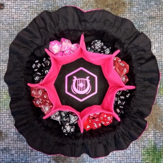 Bolsa de dados con compartimentos rosas símbolo bardo