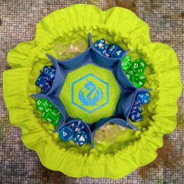 Bolsa de dados con compartimentos verde y azul símbolo de mago