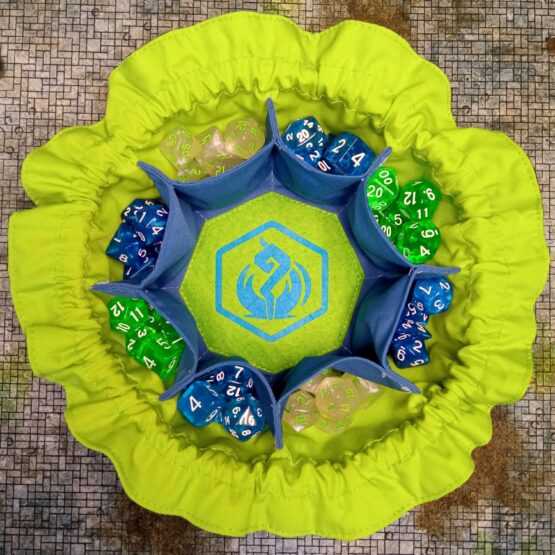 Bolsa de dados con compartimentos verde y azul símbolo de mago