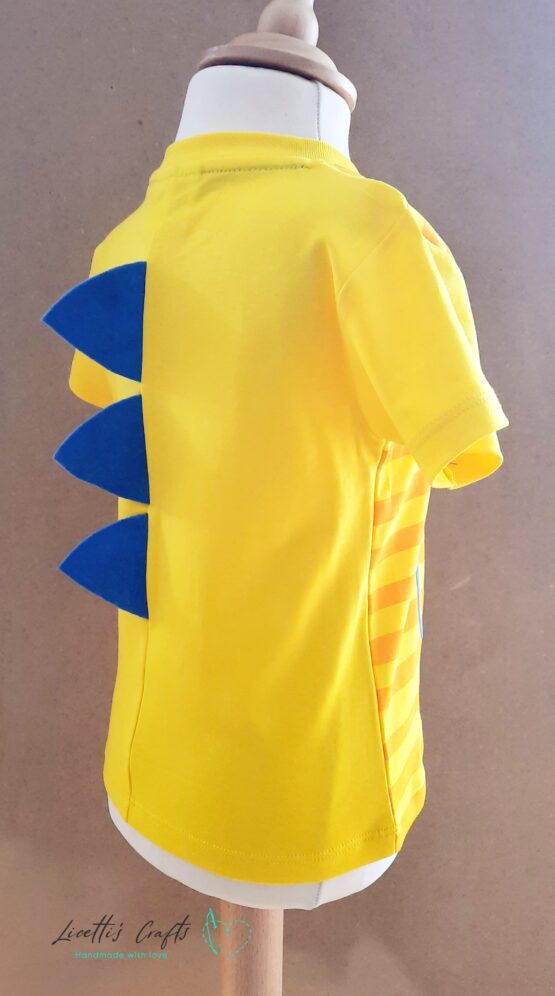 Camiseta de dinosaurio para niños en algodón pima – Amarillo con rayas naranjas - Imagen 2