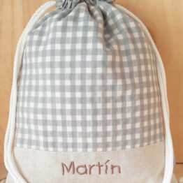 Mochila vichy con nombre bordado
