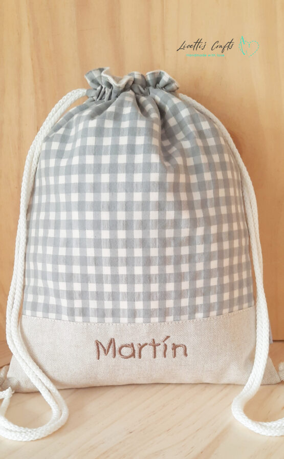 Mochila vichy con nombre bordado