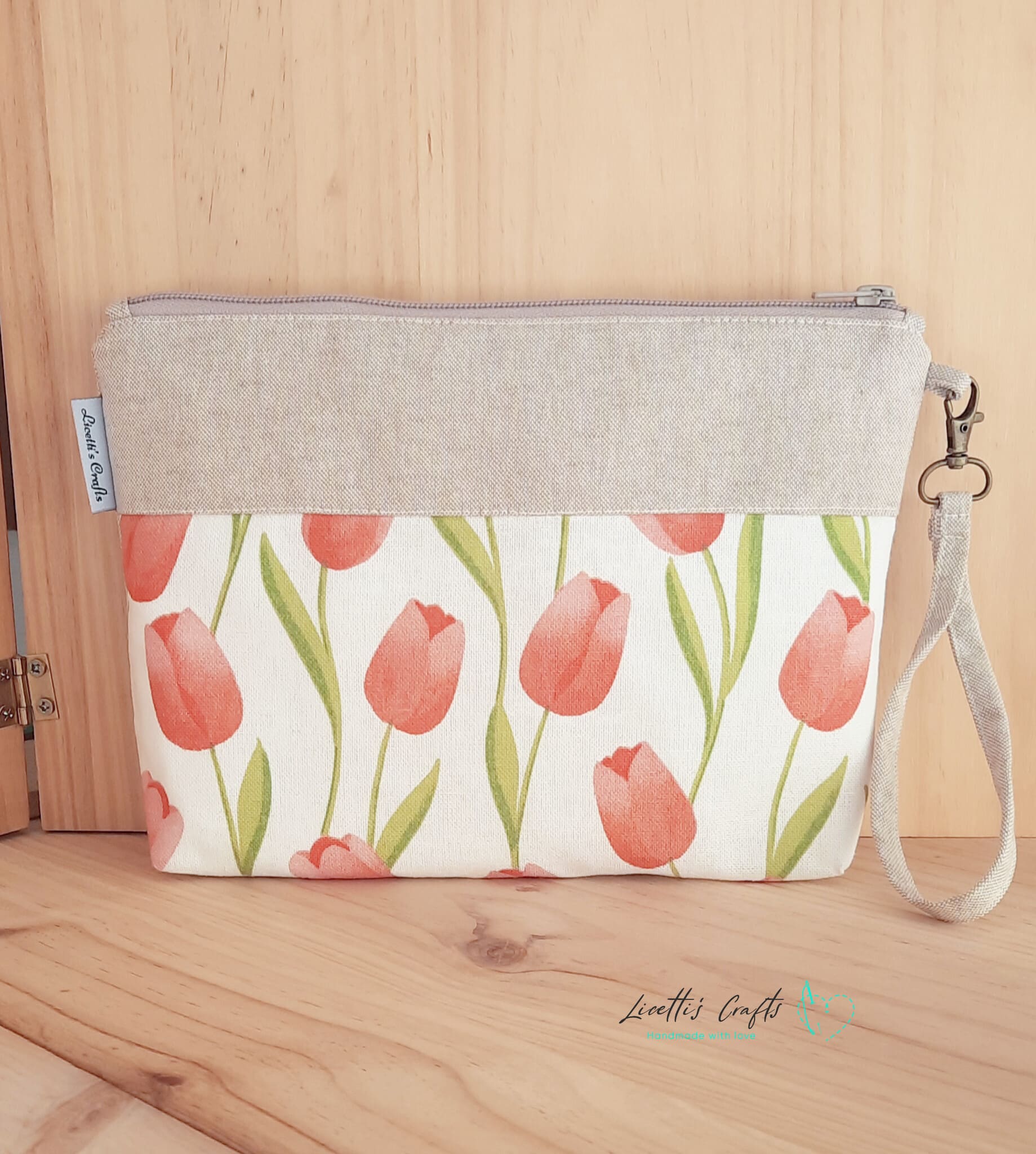 Bolso de mano de tela con estampado de tulipanes y cremallera, clutch artesanal de loneta hecho a mano.