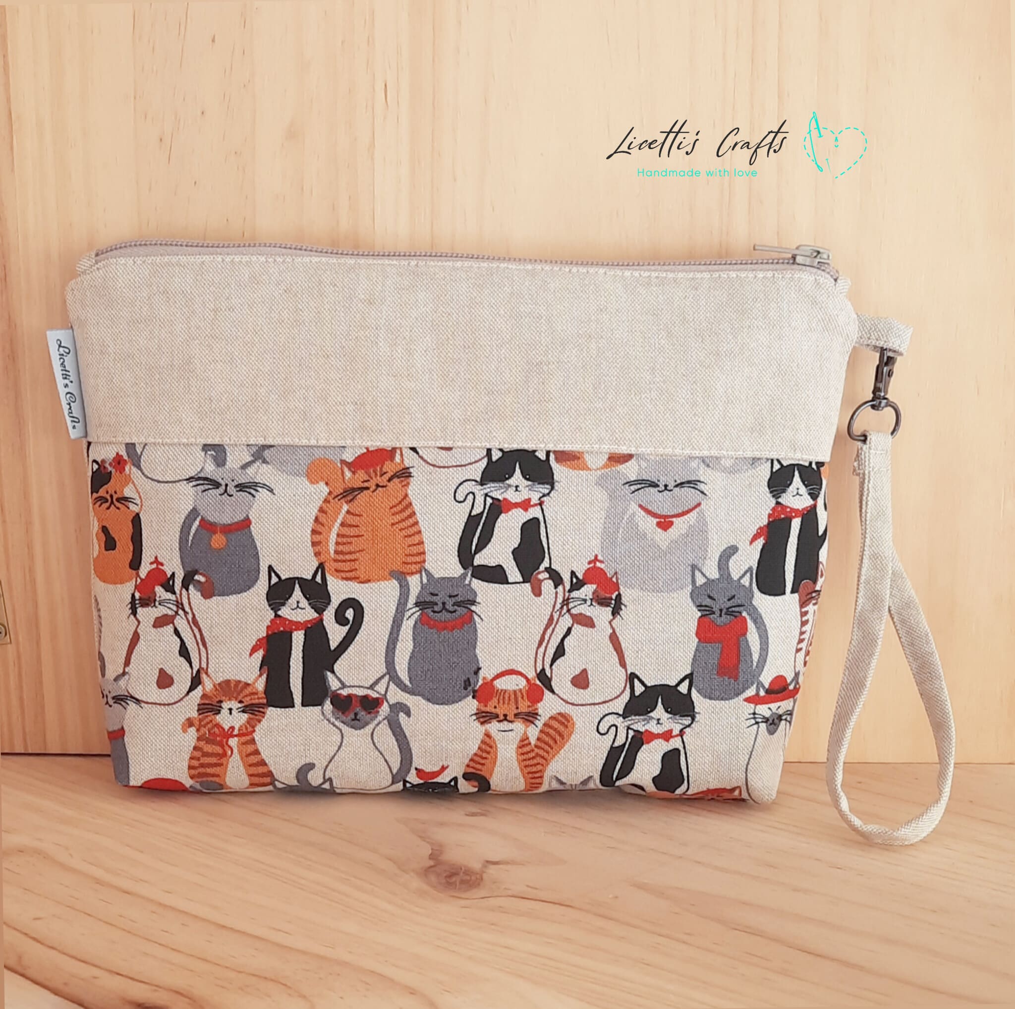 Clutch de gatos artesanal en loneta con base estructurada y estampado de gatos ilustrados