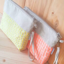 Colección de bolsos de mano vichy flúor amarillo y naranja